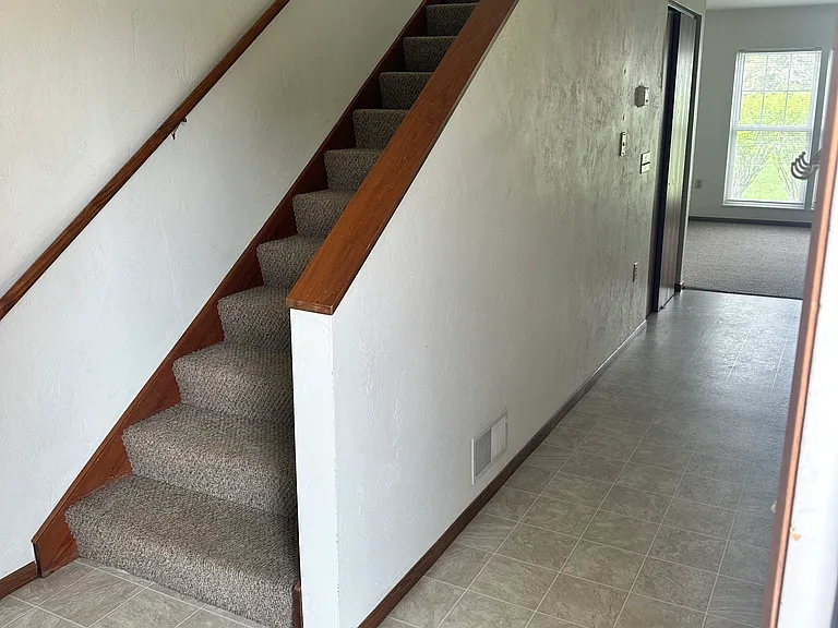 276 Kelly Blvd — Photo 2