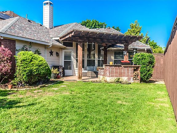 2nd image of 3921 Gardenia Ln