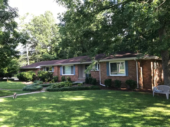 101 Golf Dr, Signal Mountain, TN 37377