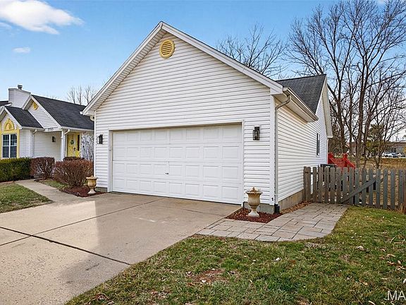 5th image of 2753 Red Cedar Parc Dr S
