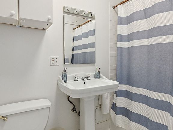 5th image of 67 Willow St APT 3