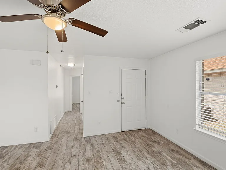 1144 Miss Kimberlys Ln — Photo 12