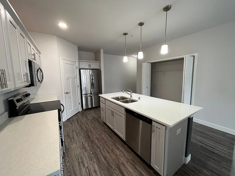 Cottage Grove Commons: Gaston — Photo 92