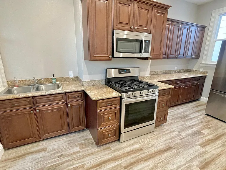 2554 Bryant St #2554 — Photo 36