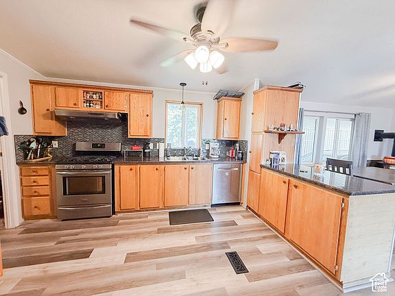 5th image of 261 Lakeview Dr