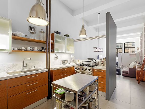5th image of 310 E 46th St APT 8S