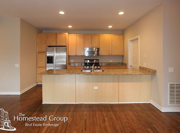 4th image of 910 W Chicago Ave Unit 202