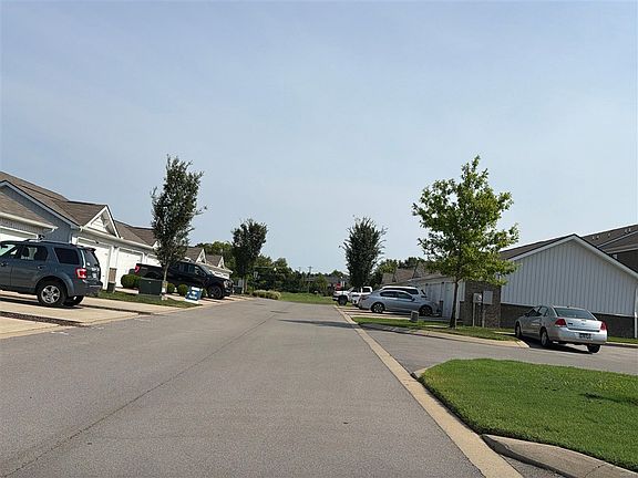 4th image of 1015 Henley Ln