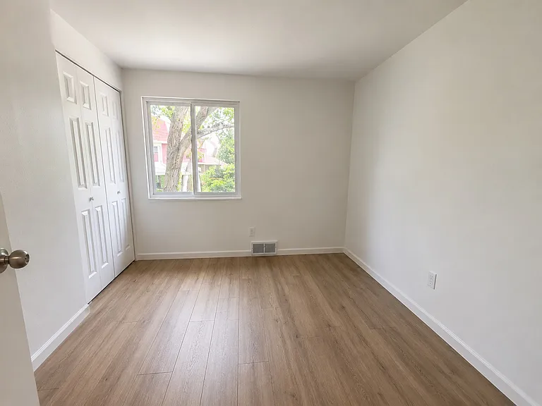 519 Windsor Ave — Photo 5