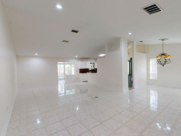 3rd image of 18 Woodward Ln
