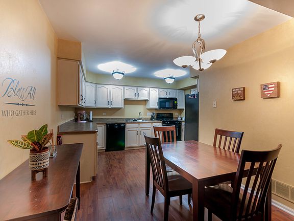 4th image of 15947 Blackwater Ct