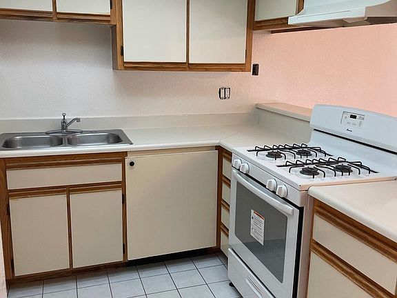 3rd image of 1055 E Spazier Ave Unit K