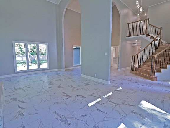 5th image of 111 Lemont Dr