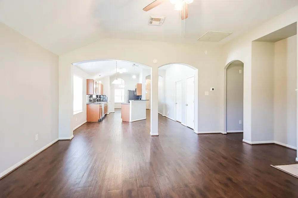 3 bed, 2.0 bath, 1714 sqft, $1,760 — Photo 4