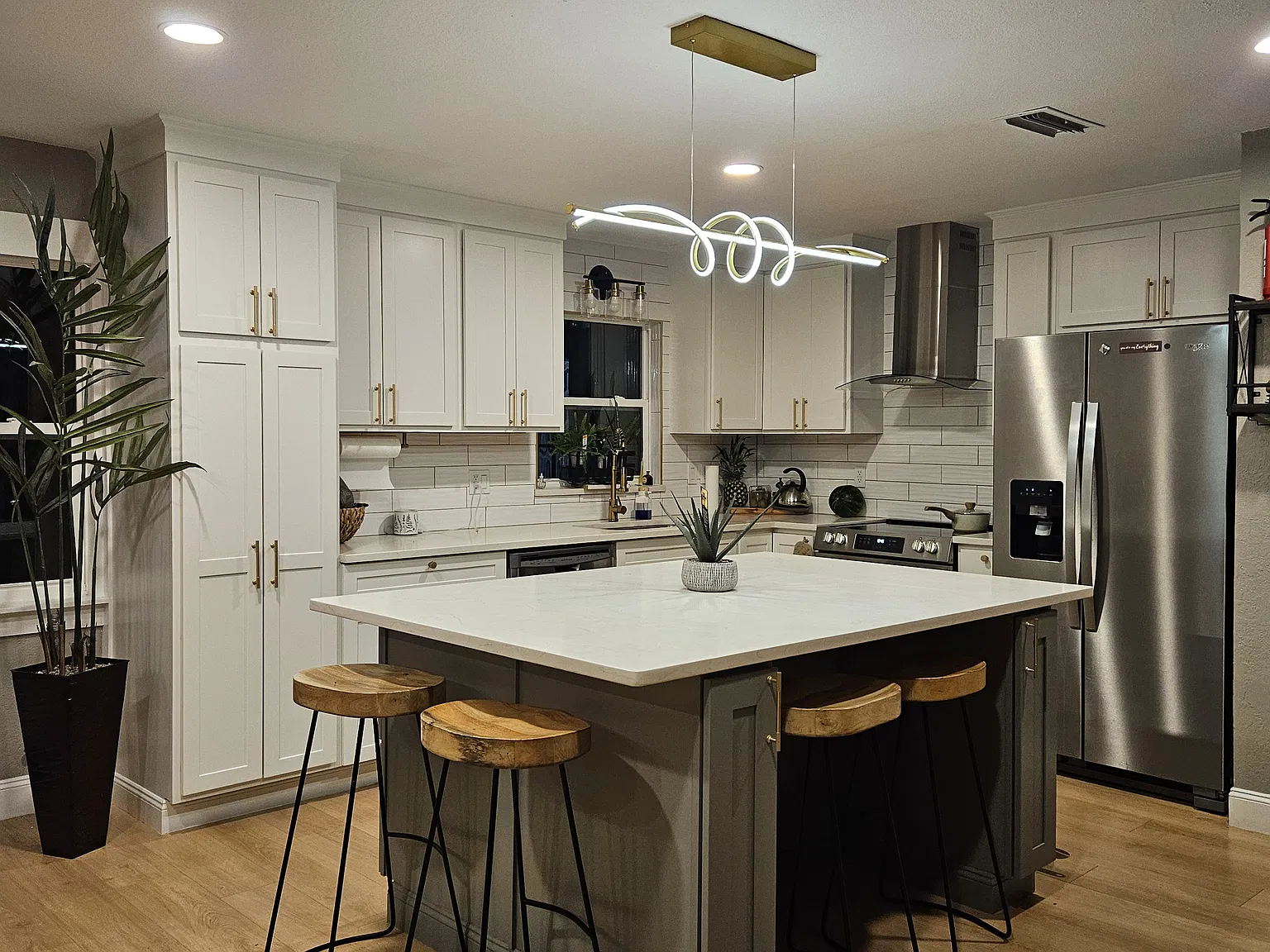 2 bed, 1.5 bath, 1300 sqft, $1,700 — Photo 2