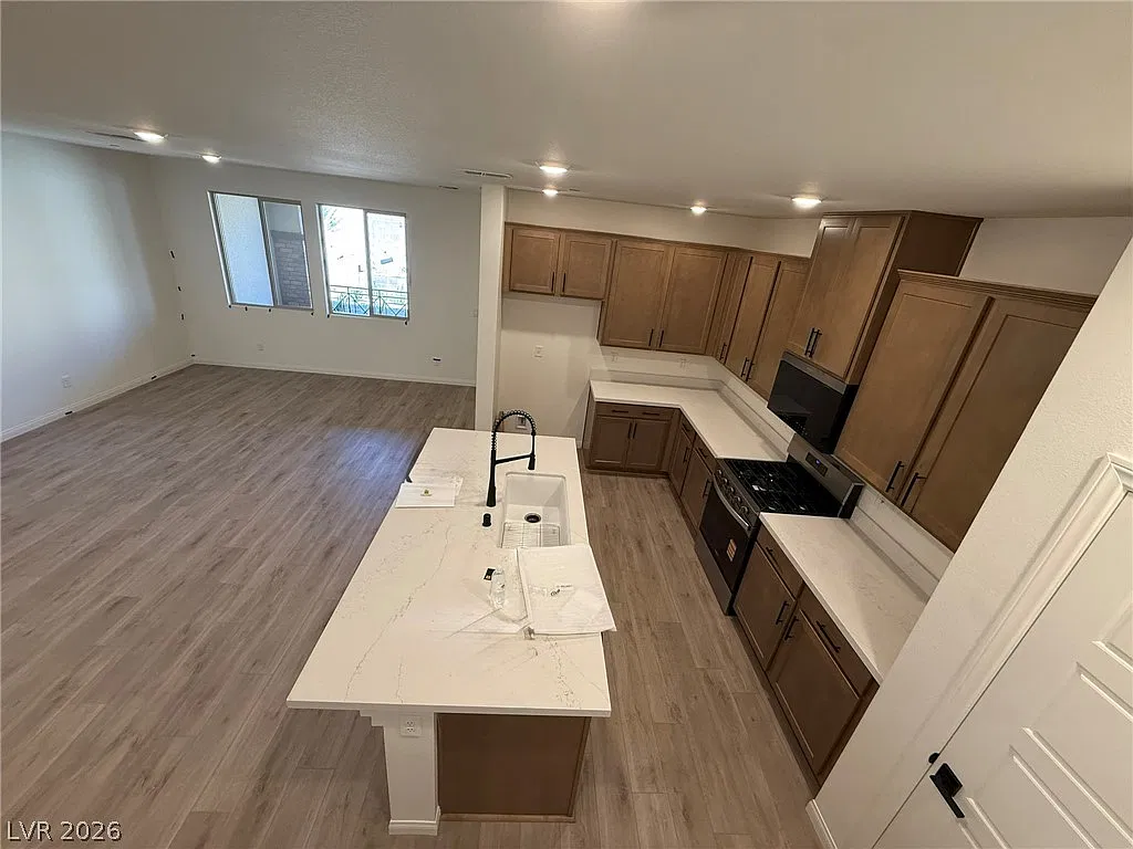 3 bed, 2.5 bath, 1675 sqft, $2,300 — Photo 3