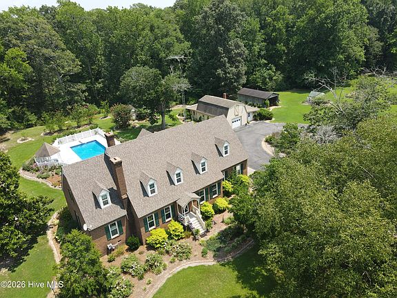 4th image of 130 River Road