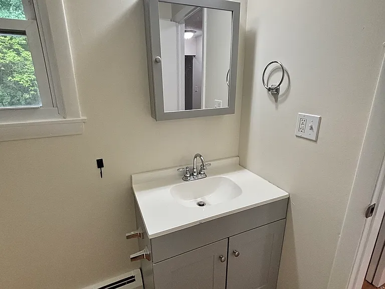 31 Vernon Ave — Photo 10