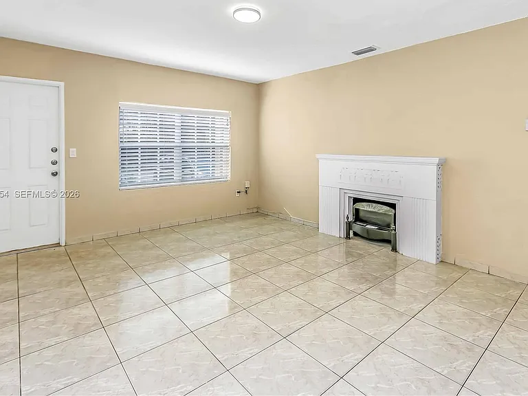 1015 Cortez St — Photo 4