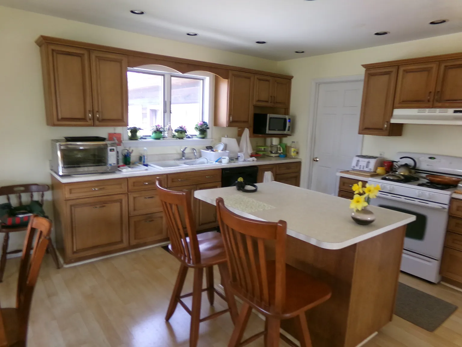 3 bed, 1.5 bath, 1470 sqft, $3,200 — Photo 4