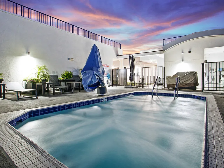 Relaxing rooftop pool