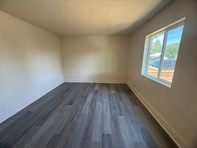 3916 Clinton Ave — Photo 3