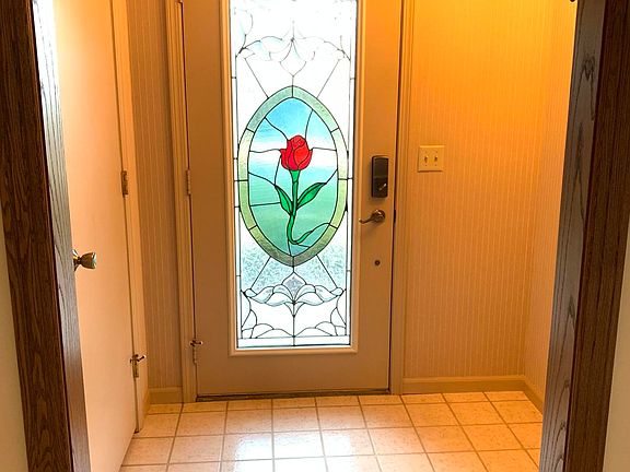 2nd image of 1048 Alden Ct