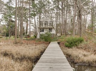 907 Bay Colony Dr, Virginia Beach, VA 23451