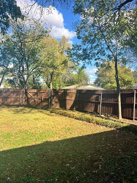 3 bed, 1.5 bath, 1474 sqft, $2,250 — Photo 2