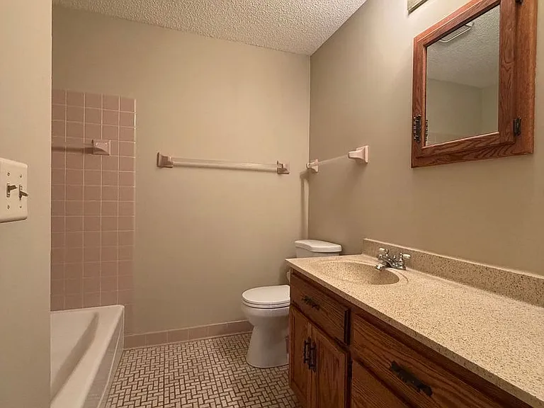 5642 Royal Oaks Dr — Photo 13