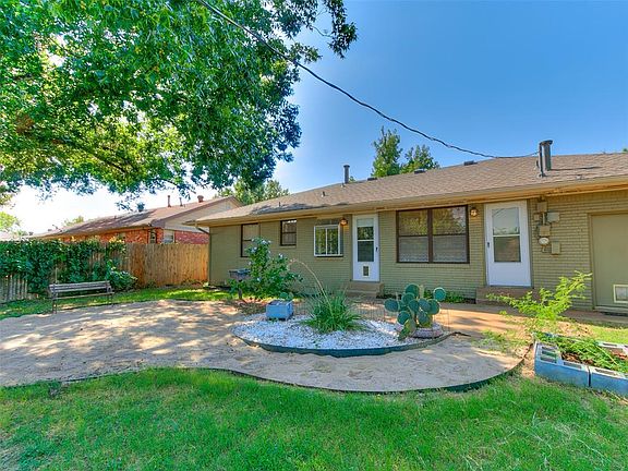 4th image of 2813 Lakeside Dr