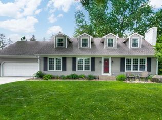 1726 Lamplight Ct, Woodbury, MN 55125