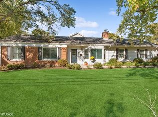 800 Hunter Rd, Glenview, IL 60025