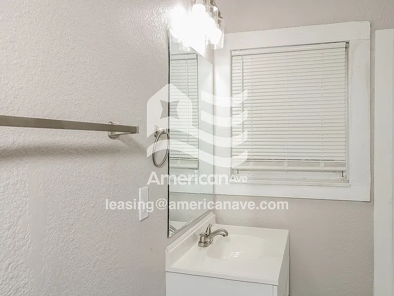 1494795_013_wm_-_bathroom_12931580.jpg