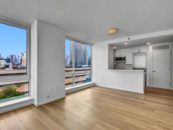 635 West 42nd Street image 14 of 28