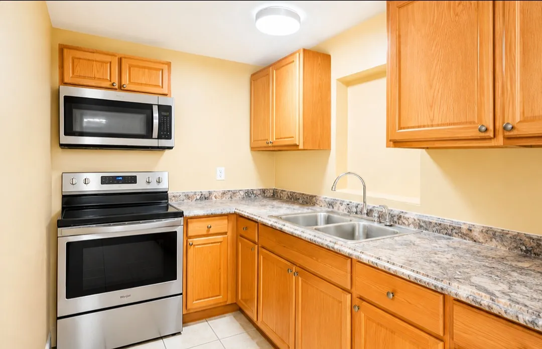 3 bed, 1210 sqft, $1,550 — Photo 2