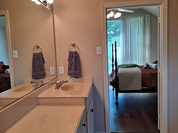 5th image of 112 Meadow Glen Ln