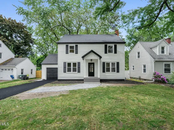 1413 Via Del Mar, Niskayuna, NY 12309