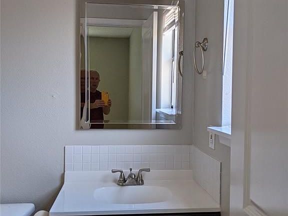 5th image of 404 Cypress Ln