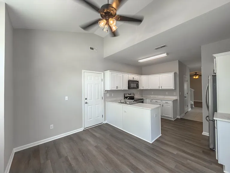 251 Grand Oaks Dr — Photo 7