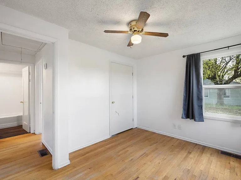 2405 W Columbia Ave — Photo 5