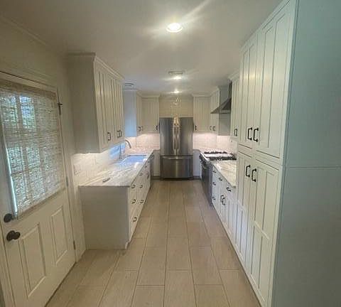 5th image of 200 Woodvale Ave