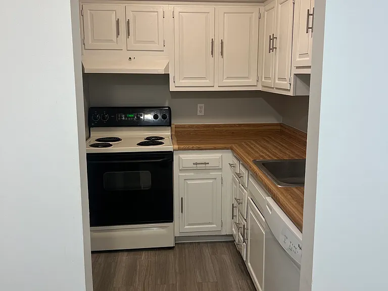 1440 Slade Ave #303 — Photo 3