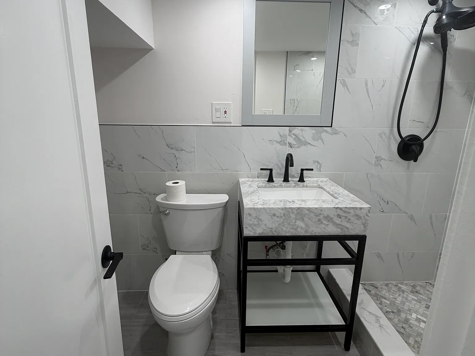 2 bed, 750 sqft, $2,000 — Photo 3