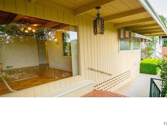 2nd image of 512 E Oakside Dr