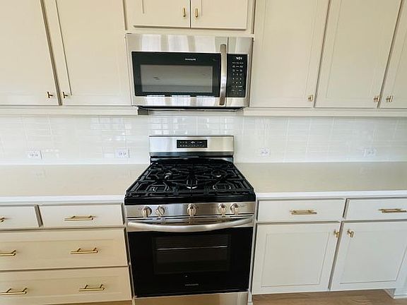 5th image of 8824 Scarp Hill Ln