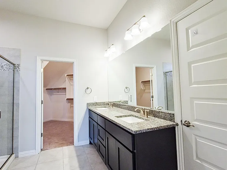 12716 Bloomington Dr — Photo 32