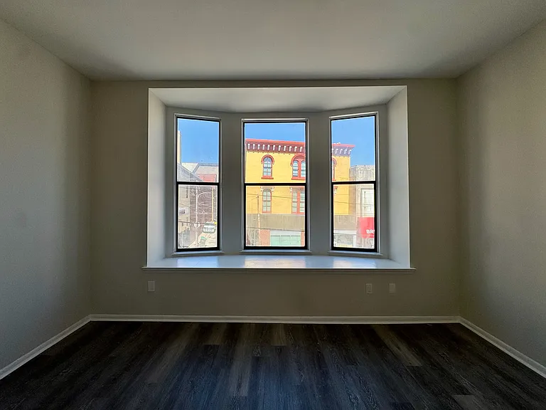 Maplewood Row — Photo 15