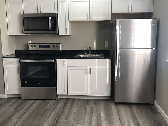 2nd image of 740 W Wood St #3