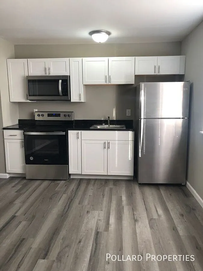 Building Photo - 740 W Wood St #3